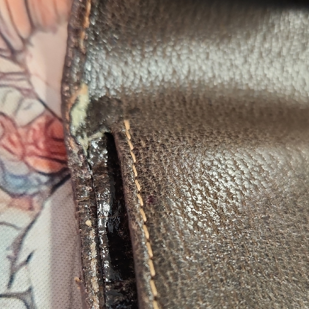 Vintage Gucci Beige and Brown Wallet with Signature Stripe - Picture 8 of 12